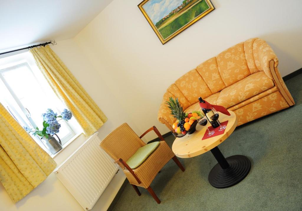 Hotel Eberl Hattenhofen  Zimmer foto